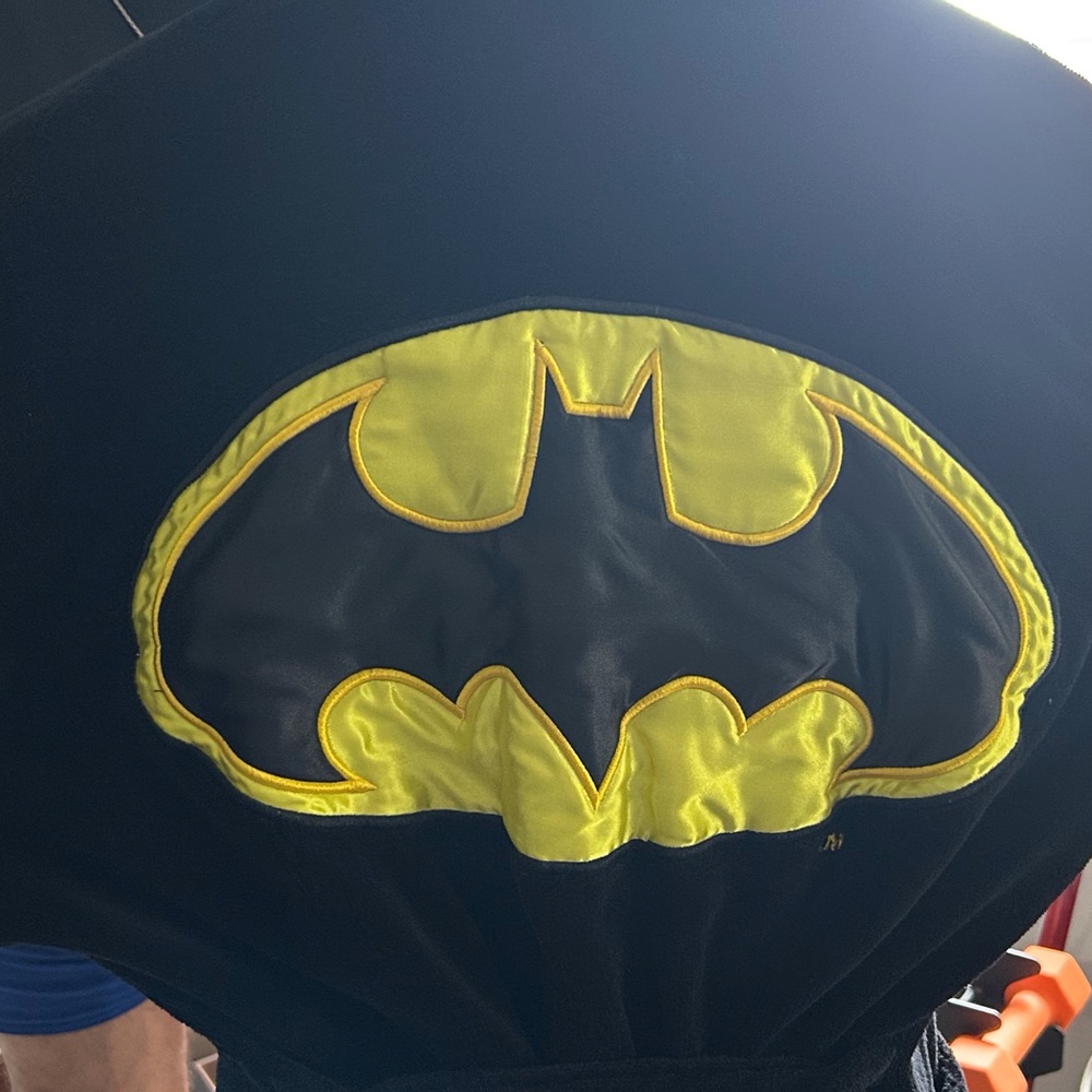 MENS BATMAN PLUSH ROBE IN BLACK / BRIGHT YELLOW TRIM /LOGO